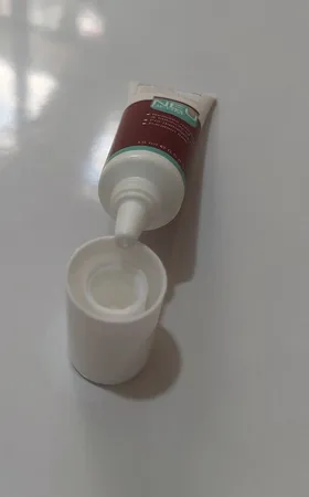 کرم تقویت کننده ناخن نئودرم سری Renewal مدل Intense حجم ۱۵ میلی لیتر