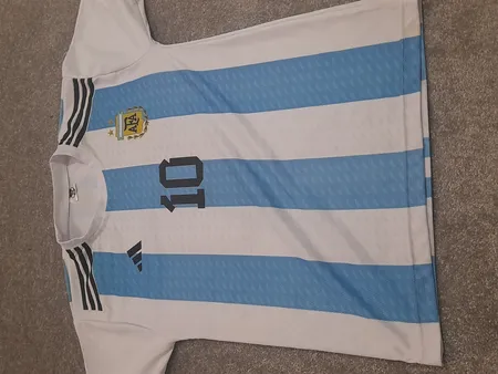 ست پیراهن و شورت ورزشی پسرانه طرح آرژانتین مدل مسی 2023