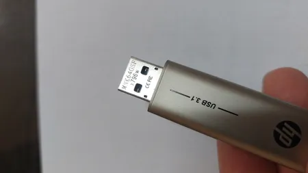 فلش مموری اچ‌پی مدل X796W ظرفیت 64 گیگابایت