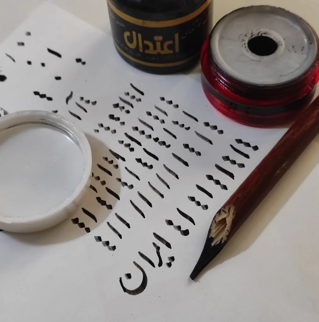 مرکب خوشنویسی اعتدال مدل شقایق به همراه لیقه