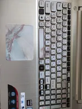 تجریه خرید استیکر لپ تاپ توییجین و موییجین طرح Marble کد 87 مناسب برای لپ تاپ 15.6 اینچ به همراه برچسب حروف فارسی کیبورد