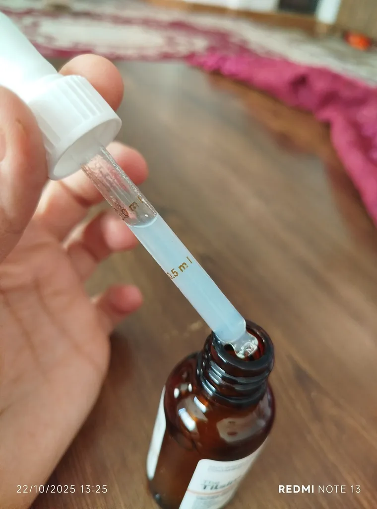 سرم روشن کننده پوست تیلسیم مدل ویتامین سی 10 درصد مناسب برای انواع پوست حجم 30 میلی‌لیتر