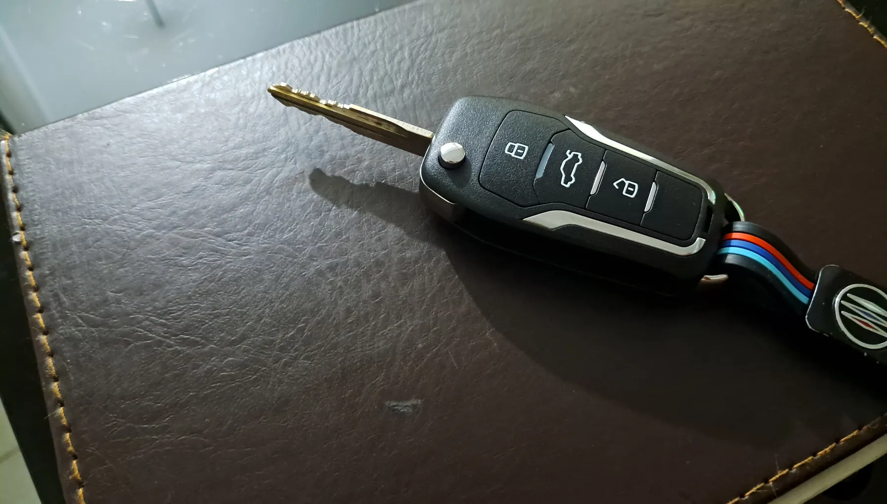 قاب ریموت خودروچیکال مدل P-190 مناسب برای ساینا و کوییک