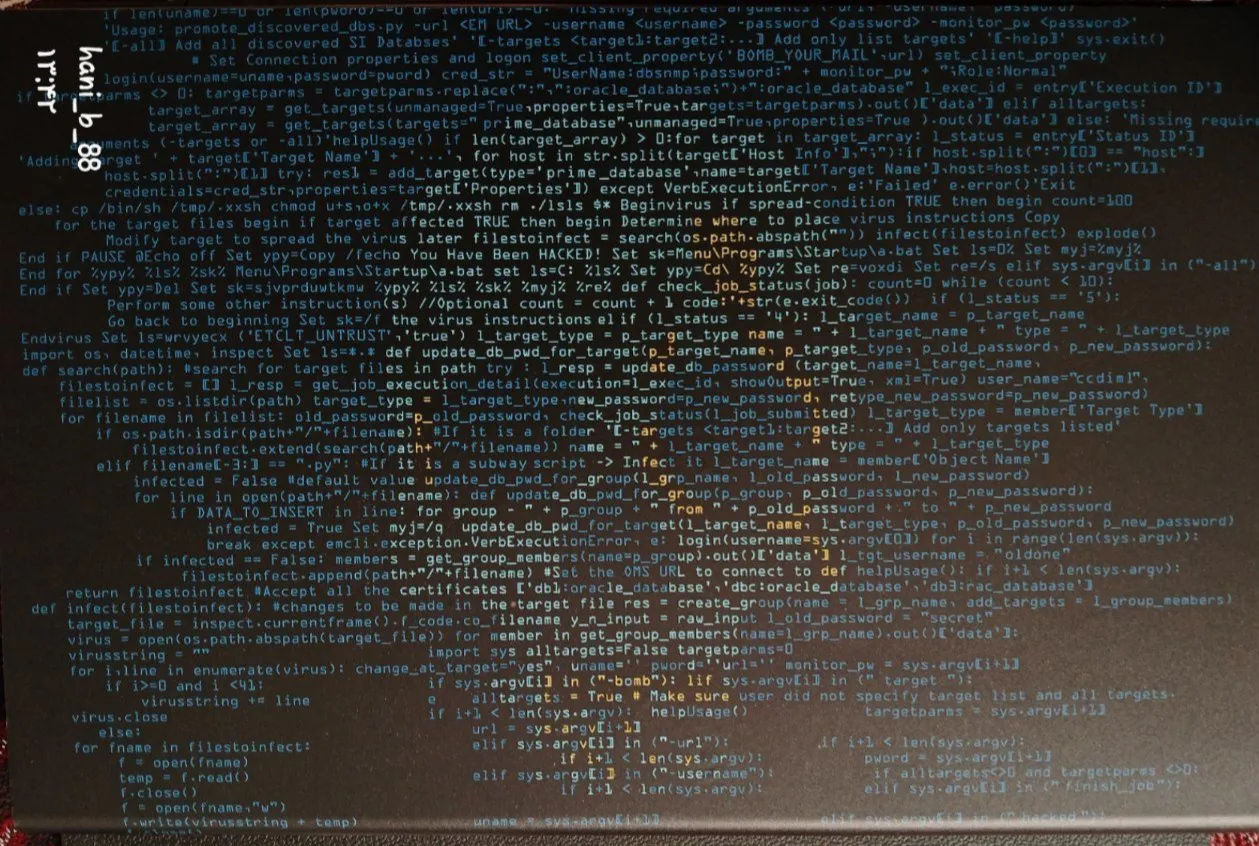 استیکر لپ تاپ توییجین و موییجین طرح Hacker کد 19 مناسب برای لپ تاپ 15.6 اینچ به همراه برچسب حروف فارسی کیبورد