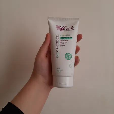 ژل پاک کننده صورت یونی لد مدل Dry And Sensitive Skin حجم 200 میلی لیتر