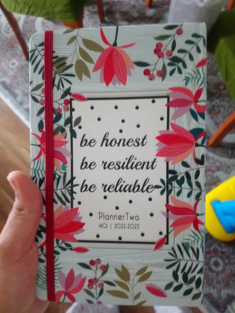 سالنامه سال 1401 پاپکو مدل پلنر-2 طرح Be a Voice Not an Echo