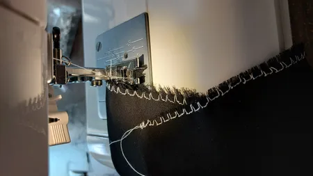 پایه سردوز چرخ خیاطی مدل S393