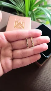 تجریه خرید گوشواره طلا میخی 18 عیار زنانه ماوی گالری مدل بافت ساده و نگین دار