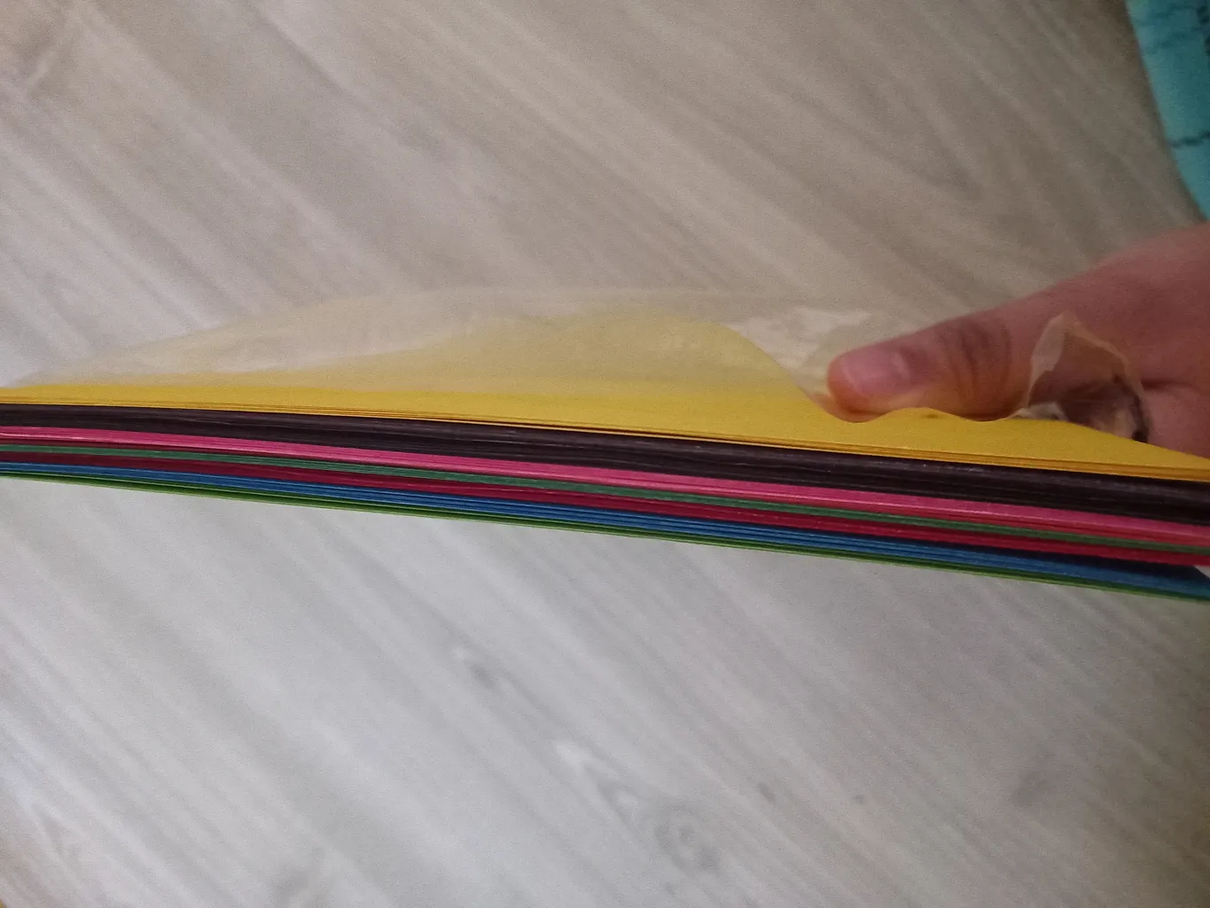 مقوا رنگی تیما مدل PR سایز 24x17 سانتی متر بسته 50 عددی