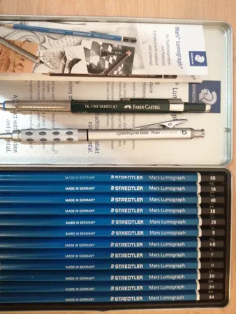 مداد طراحی استدلر مدل لوموگراف مجموعه 12 عددی