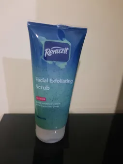 اسکراب لایه بردار روزانه رینوزیت مدل Deep action exfolianting حجم 200 میلی لیتر