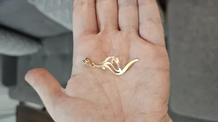 آویز گردنبند طلا 18 عیار زنانه کرابو طرح احسان مدل Kr3874