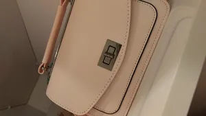 تجریه خرید کیف دستی دخترانه مدل قفل دار