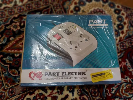 محافظ ولتاژ پارت الکتریک مدل 8787