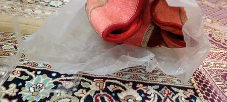 فرش ماشینی 1200 شانه زمینه قرمز لاکی حاشیه سبز طرح هلنا کد25NH0010