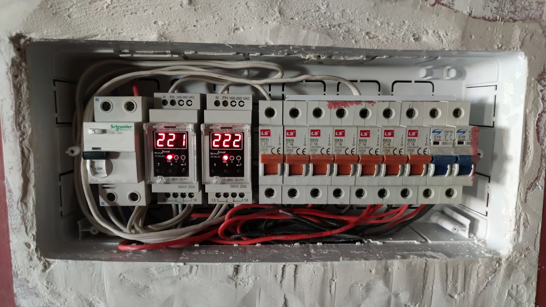 محافظ ولتاژ شیوا امواج مدل VPJN-20 بسته دو عددی