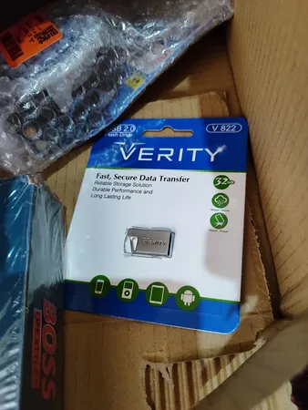 فلش مموری وریتی مدل V822 ظرفیت 32 گیگابایت