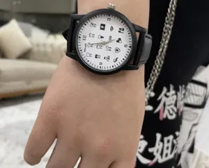 تجریه خرید ساعت مچی عقربه ای والار طرح دندانپزشکی کد LF2788