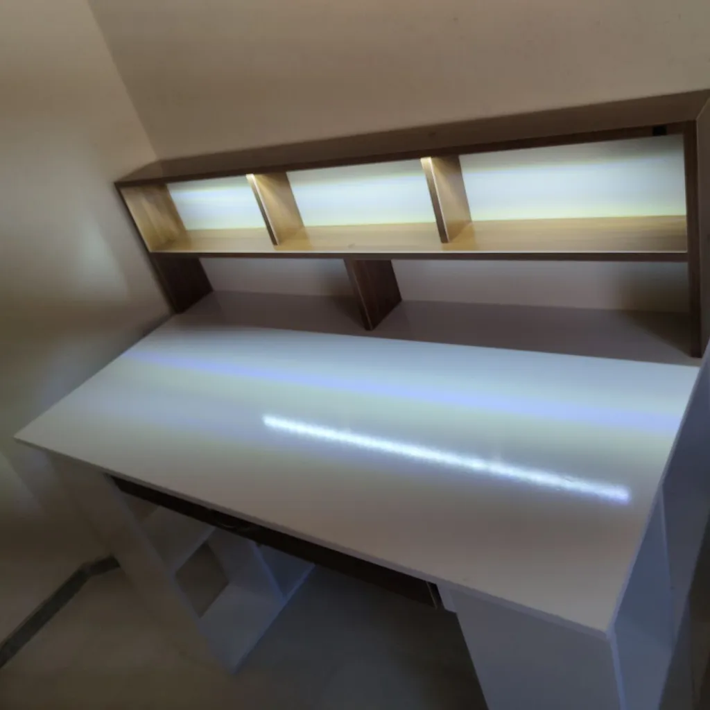 میز تحریر یاران دکور مدل چراغدار