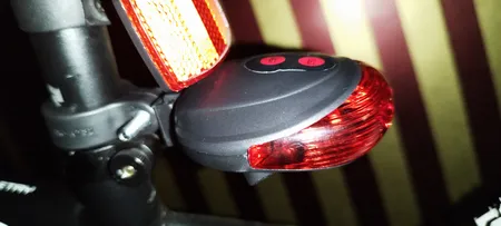 چراغ عقب دوچرخه مدل لیزری