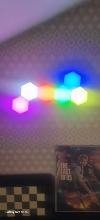 پنل‌ دیواری طرح گیمینگ شش ضلعی مدل M114