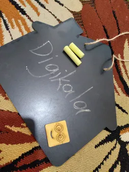 تخته سیاه طرح کلبه سایز 25×29 سانتی متر