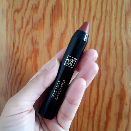 رژ لب مدادی مای مدل SEMI MATT سری Black Diomond شماره 18