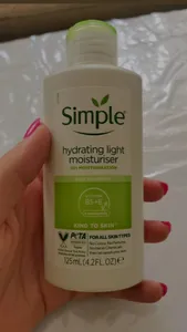 تجریه خرید کرم آبرسان سیمپل مدل light حجم 125 میلی‌لیتر