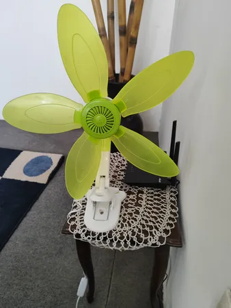 پنکه رومیزی مدل گیره ای پنج پره