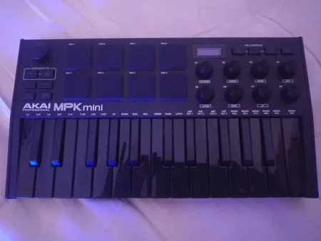 میدی کنترلر مدل AKAI MPK Mini MK3