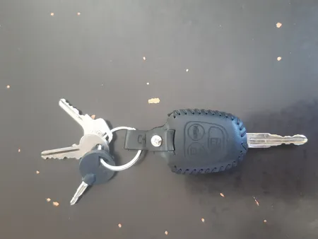 روکش فرمان کاور پلاس مدل PR-LUXE-RD به همراه سردنده وگردگیر و روکش ترمزدستی و کاور سویچ مناسب برای پراید