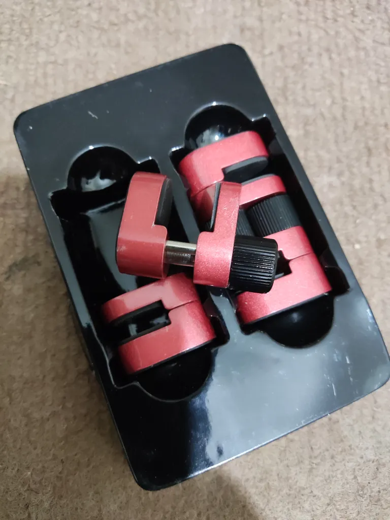 گیره نگهدارنده ال سی دی یاکسون مدل YX-A28 بسته 4 عددی