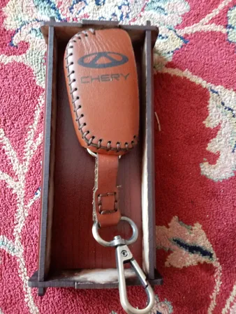 جاسوئیچی خودرو چرم طبیعی کد ct-563 مناسب برای MWM X22 ,X33 ام وی ام (عرضه کالا)