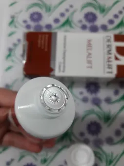 کرم روشن کننده صورت درمالیفت مدل Melalift مناسب انواع پوست حجم 40 میلی لیتر