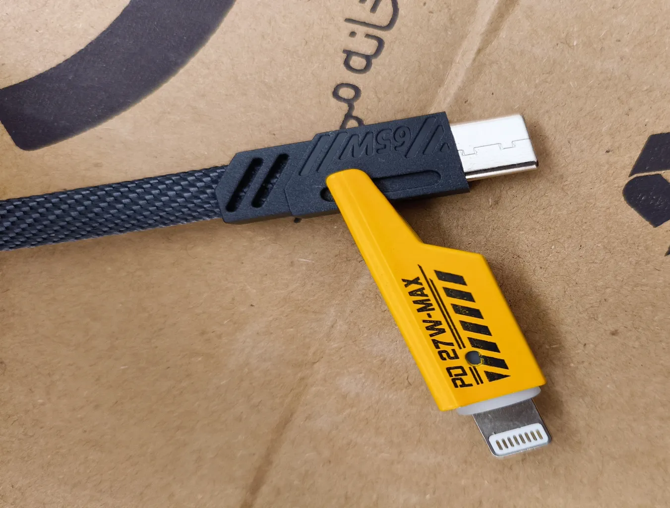 شارژر دیواری 120 وات مدل HX111-A+C به همراه کابل تبدیل USB / USB-C به لایتنینگ / USB-C