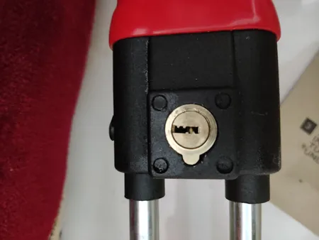 قفل فرمان خودرو لوکمس مدل A.R.I