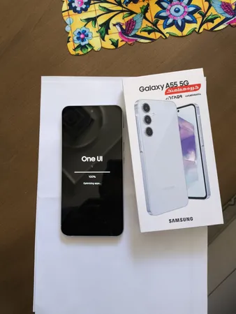 گوشی موبایل سامسونگ مدل Galaxy A55 دو سیم کارت ظرفیت 256 گیگابایت و رم 8 گیگابایت به همراه شارژر سامسونگ - ویتنام