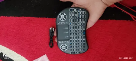 مینی کیبورد بی‌سیم همراه با تاچ‌پد مدل 08RF/2.2 Persian