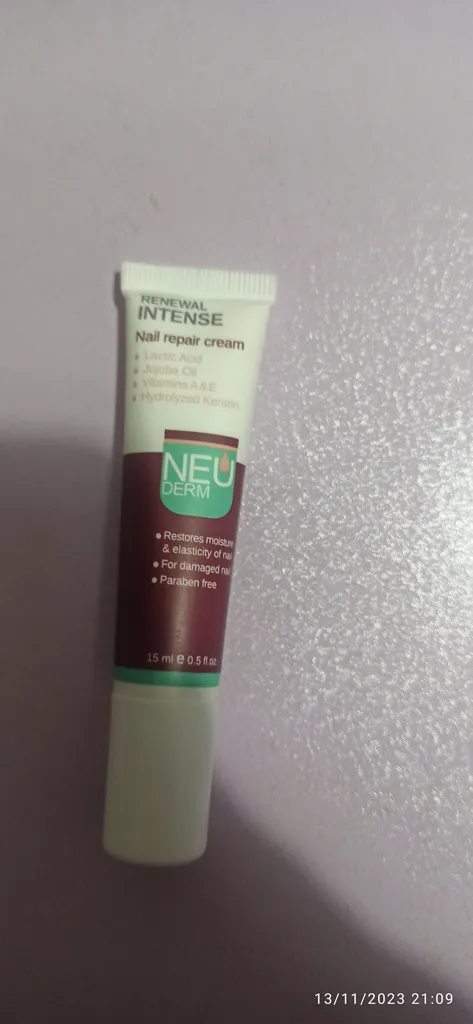 کرم تقویت کننده ناخن نئودرم سری Renewal مدل Intense حجم ۱۵ میلی لیتر