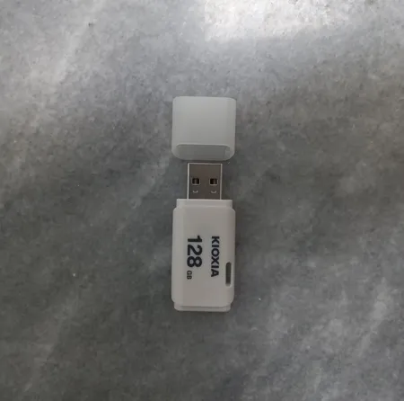 فلش مموری کیوکسیا مدل U202 ظرفیت 128 گیگابایت با رابط USB 2.0