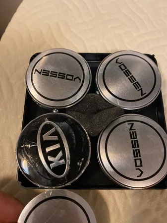 درپوش رینگ خودرو آراکس یدک مدل AY-3109 طرح ووسن Vossen بسته 4 عددی