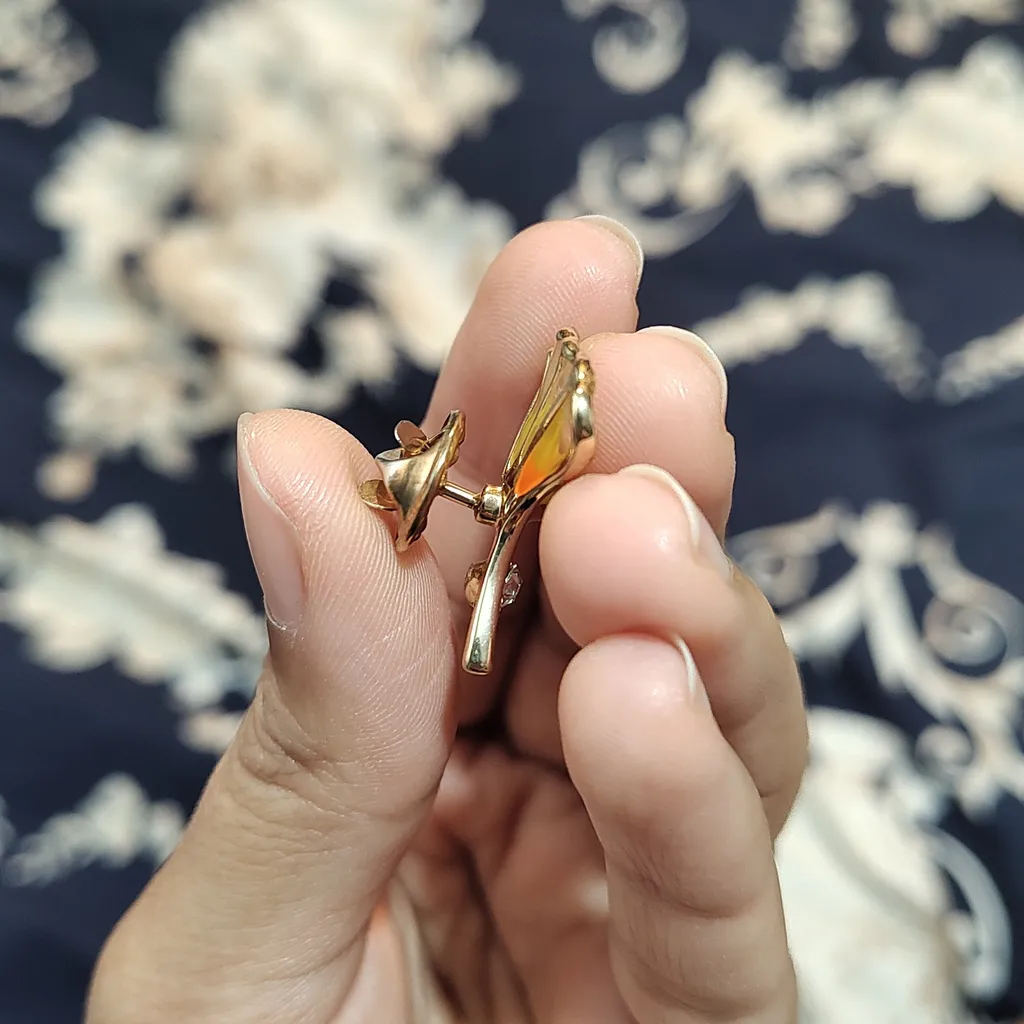 گل سینه زنانه مدل برگ جینکو