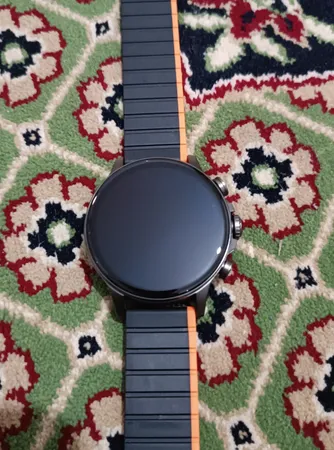 ساعت هوشمند گلوریمی مدل M2 MAX LTD دارای قابلیت های کنترل موسیقی (Music Player)، قابلیت مکالمه از طریق بلوتوث، قابلیت تغییر طرح ساعت یا تم، صفحه همیشه روشن (Always-on Display) بند سیلیکون