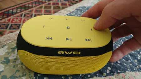 اسپیکر بلوتوثی قابل حمل آوی مدل Y200