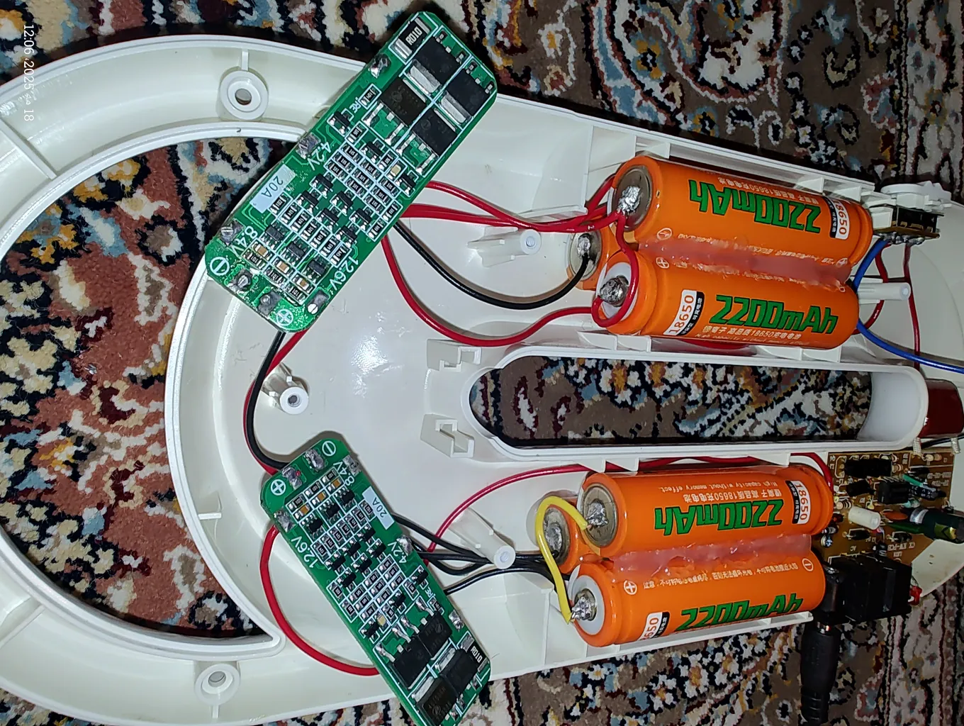 باتری لیتیوم یون قابل شارژ اسمال سان کد 18650 ظرفیت 2200 میلی آمپرساعت بسته 4 عددی