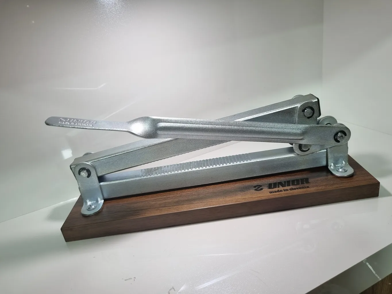 گردو شکن یونیور مدل Professional 300