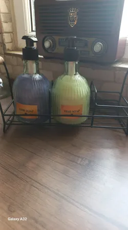 مخزن مایع ظرفشویی مدل line برچسب دار مجموعه دو عددی به همراه استند فلزی