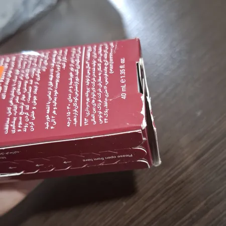 کرم ضدآفتاب و ضدلک رنگی لافارر مدل SPF40-Medium، مناسب پوست‌های چرب، حجم 40 میلی‌لیتر