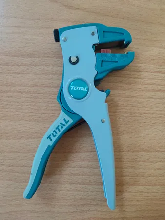 انبر سیم لخت کن کلاغی صنعتی توتال کد THT15606 سایز 7 اینچ