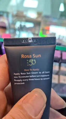 کرم ضدآفتاب رنگی رزالیا SPF50 مدل Dry and Sensitive Skin، مناسب پوست‌های خشک و حساس، حجم 40 میلی‌لیتر